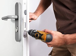 Нова стаття: як замінити серцевину замка?