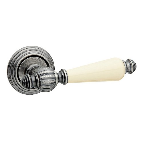 Ручки на розеті FIMET Michelle 106P (269) F45 античне залізо/бежевий фарфор - Фото №2